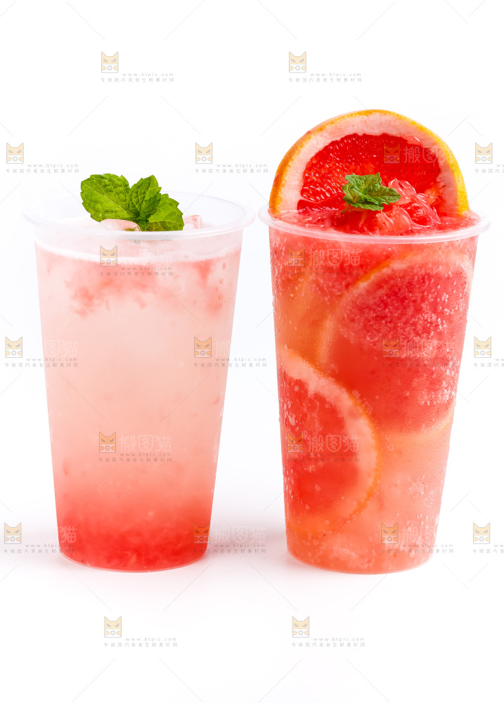 杯子里装着西柚果汁