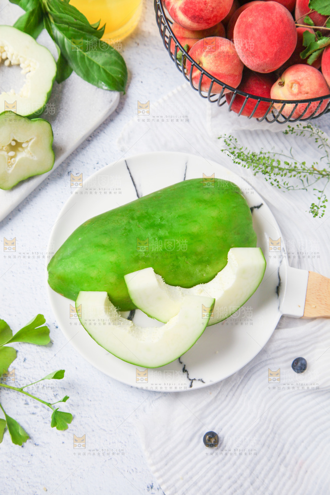 盘子里装着广西青木瓜