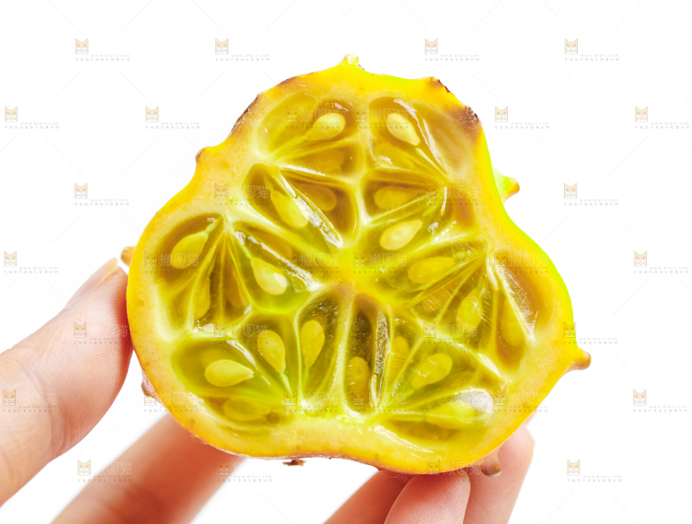 手里拿着海参果