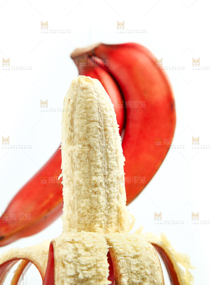 白底上放着红美人香蕉