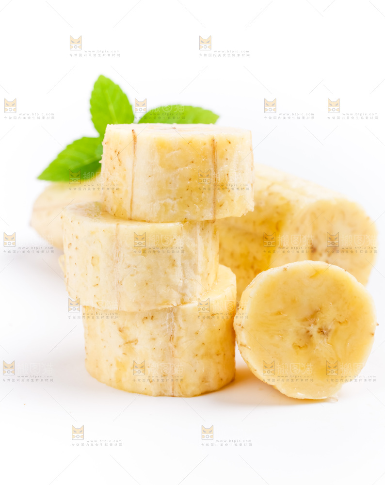 白底上摆放着香蕉