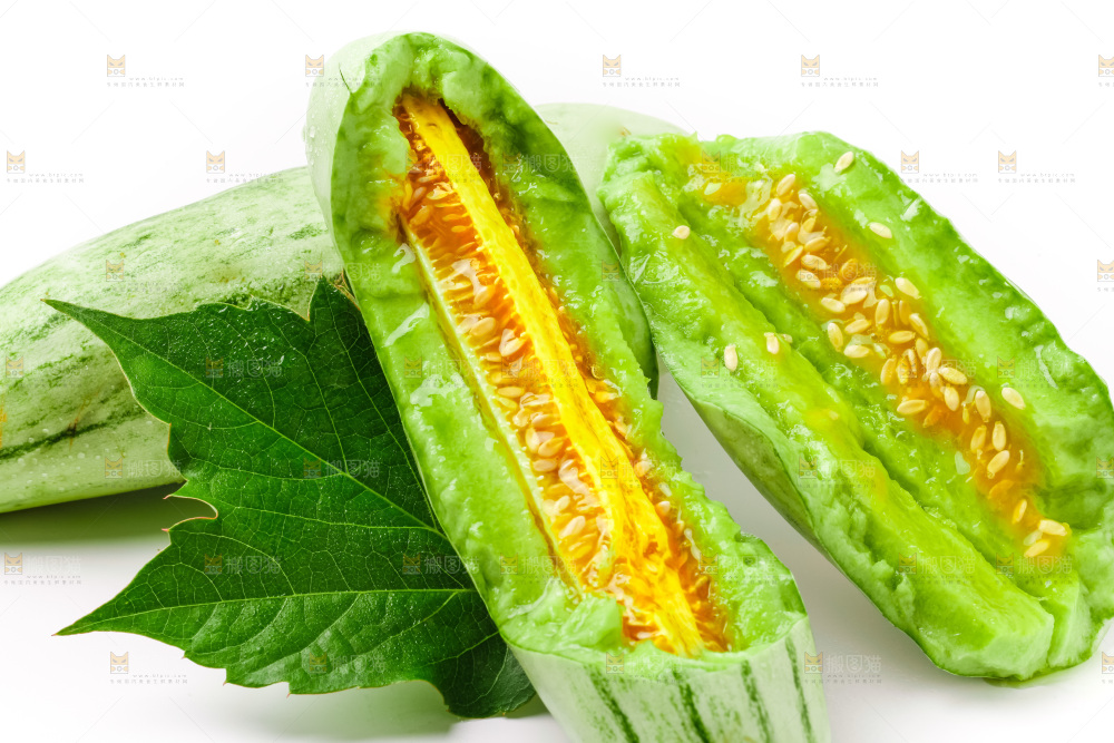 白底上摆放着羊角蜜