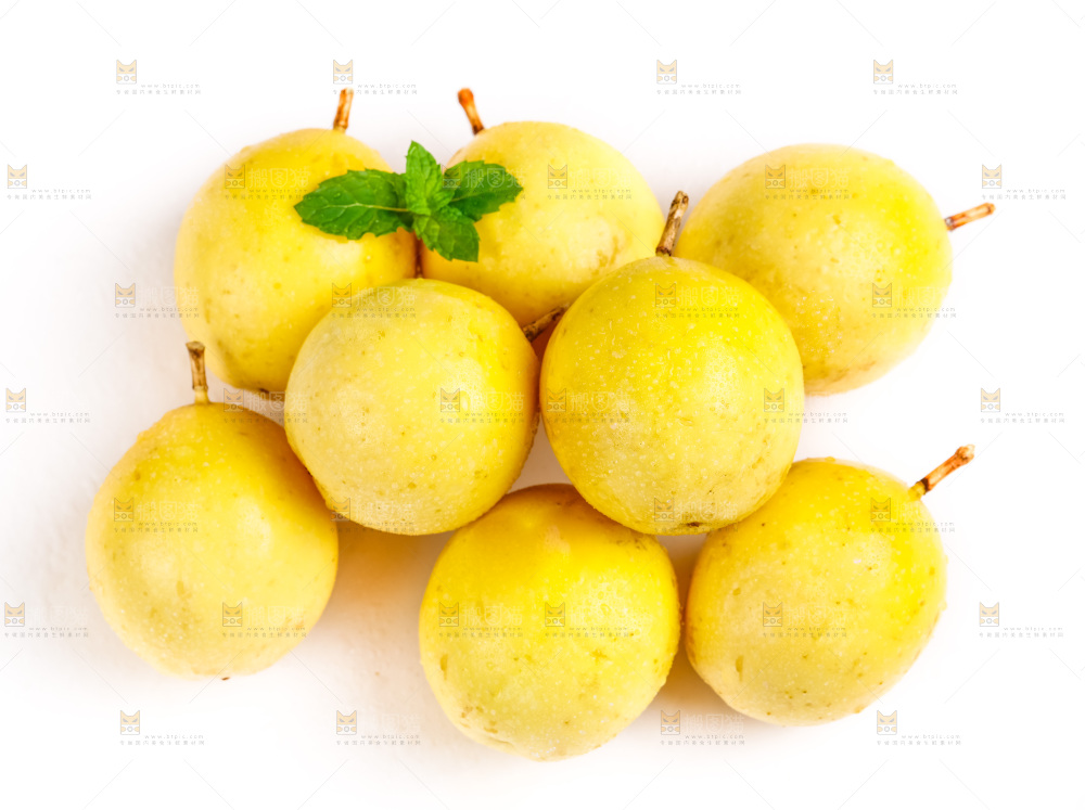 白底上放着黄金百香果