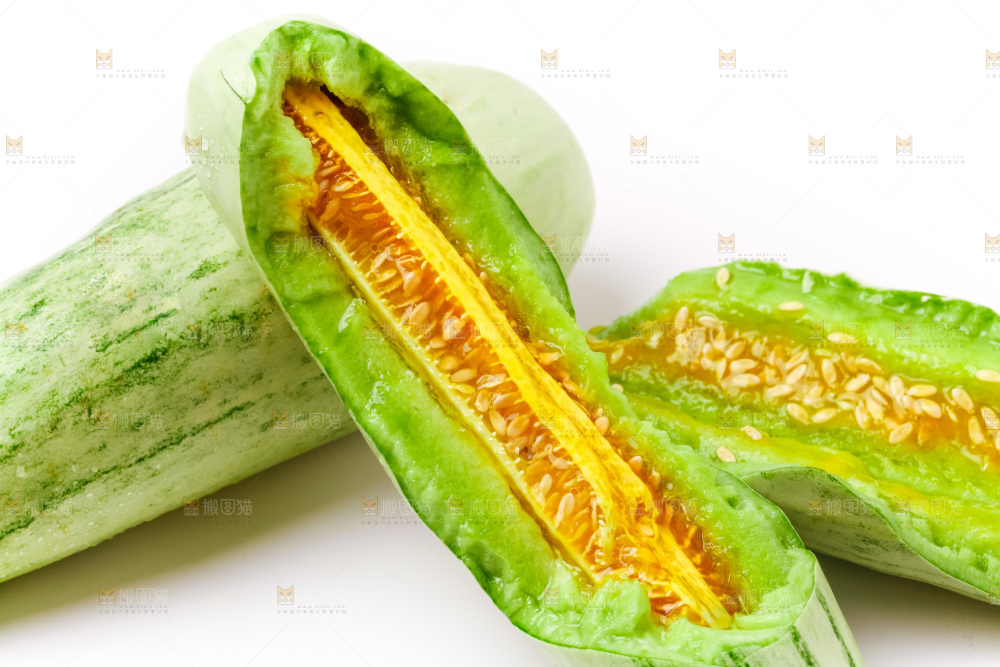 白底上摆放着羊角蜜