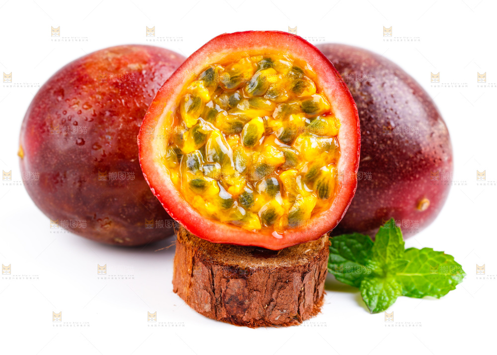 白底上摆放着广西紫皮百香果