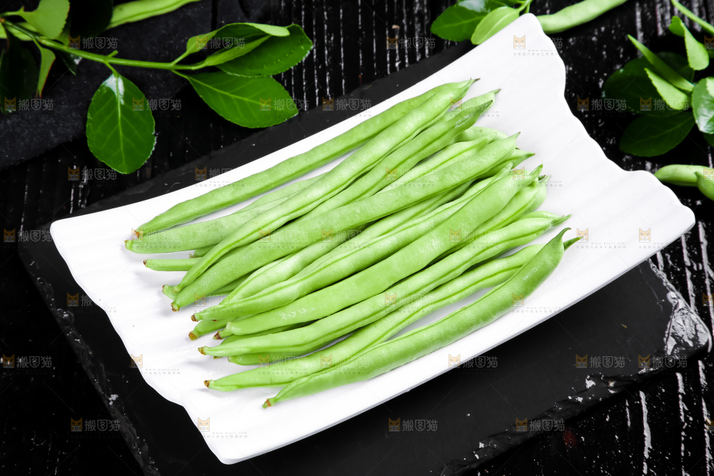 一盘陕西四季豆放在深底上