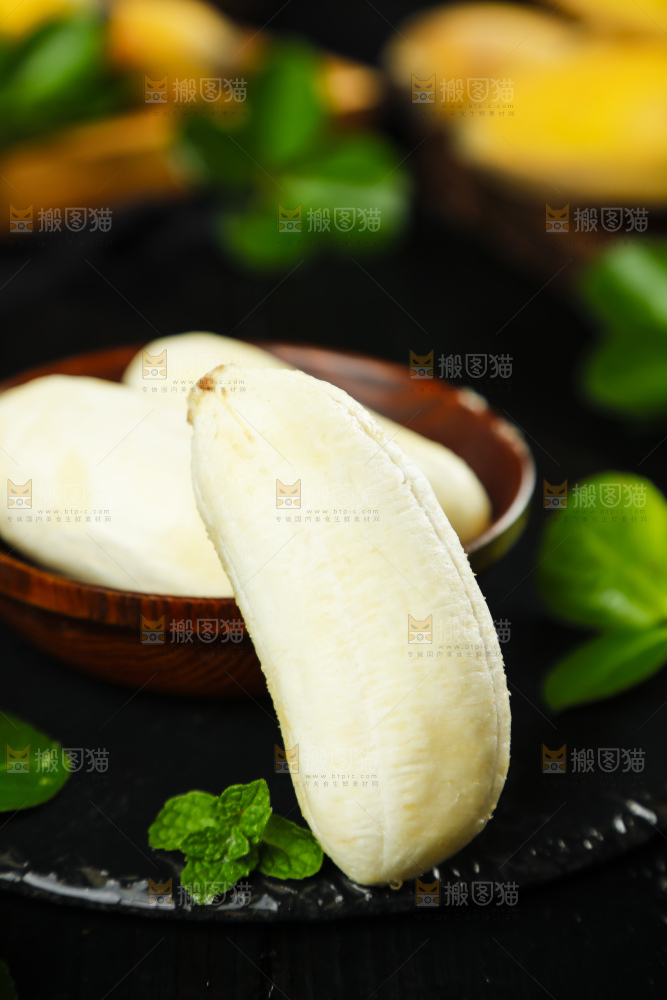 木碟里的苹果蕉果肉