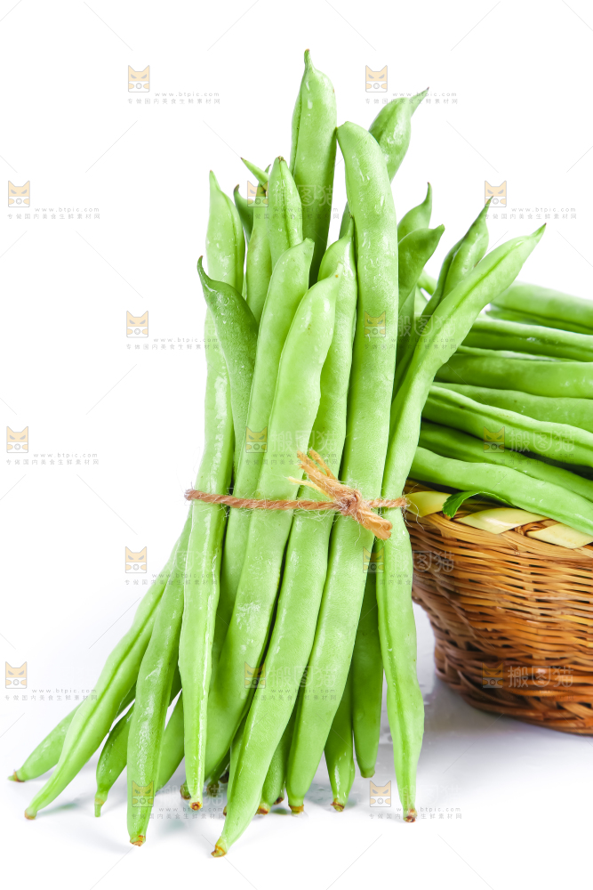 白底上的新鲜四季豆