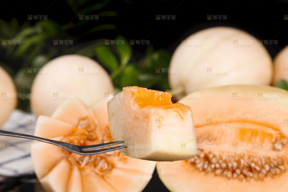 叉子叉着阎良甜瓜