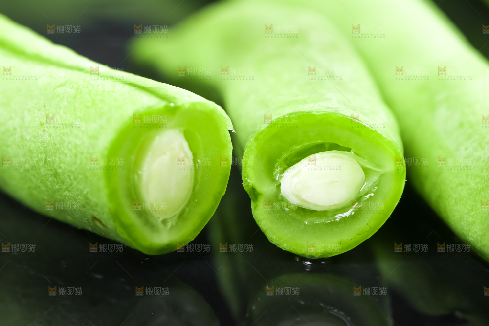 深底上切开的广西新鲜四季豆