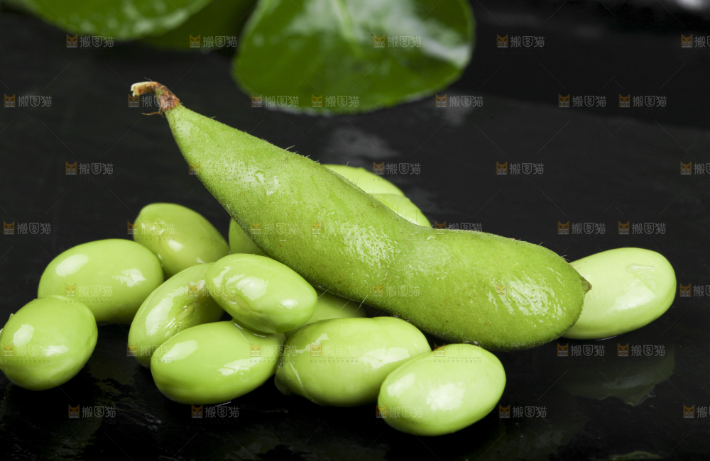 黑底上放着四川毛豆