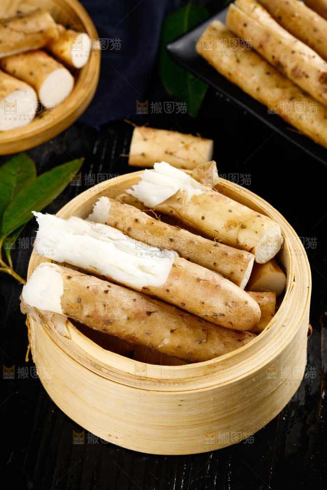 黑底上放着淮山药
