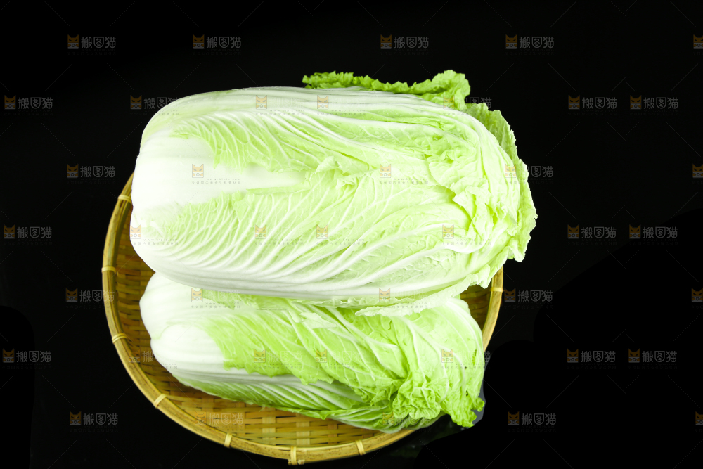 黑底上的黄心大白菜