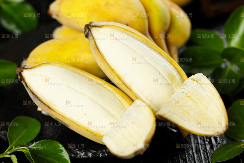 黑底上的苹果蕉