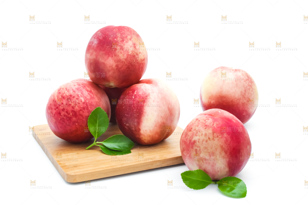 浅底上放着澳洲油桃