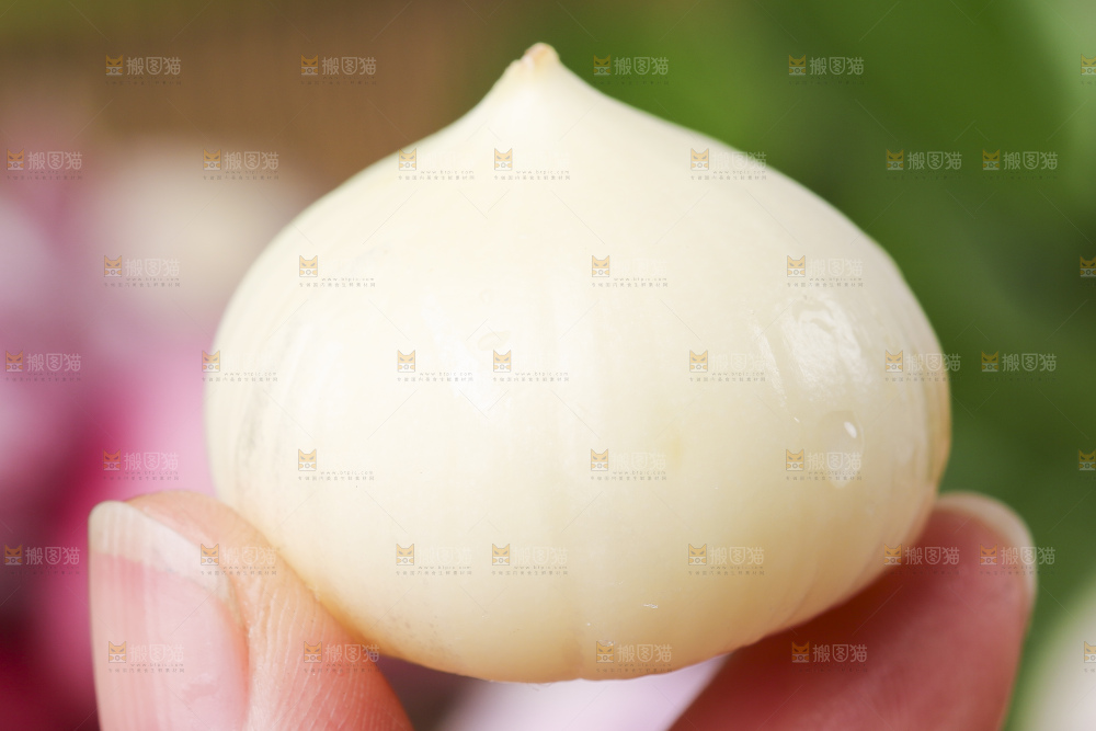 手拿独头蒜