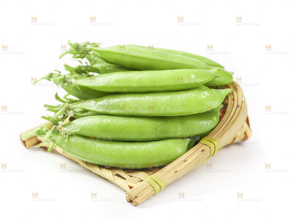 篮子里放着豌豆荚