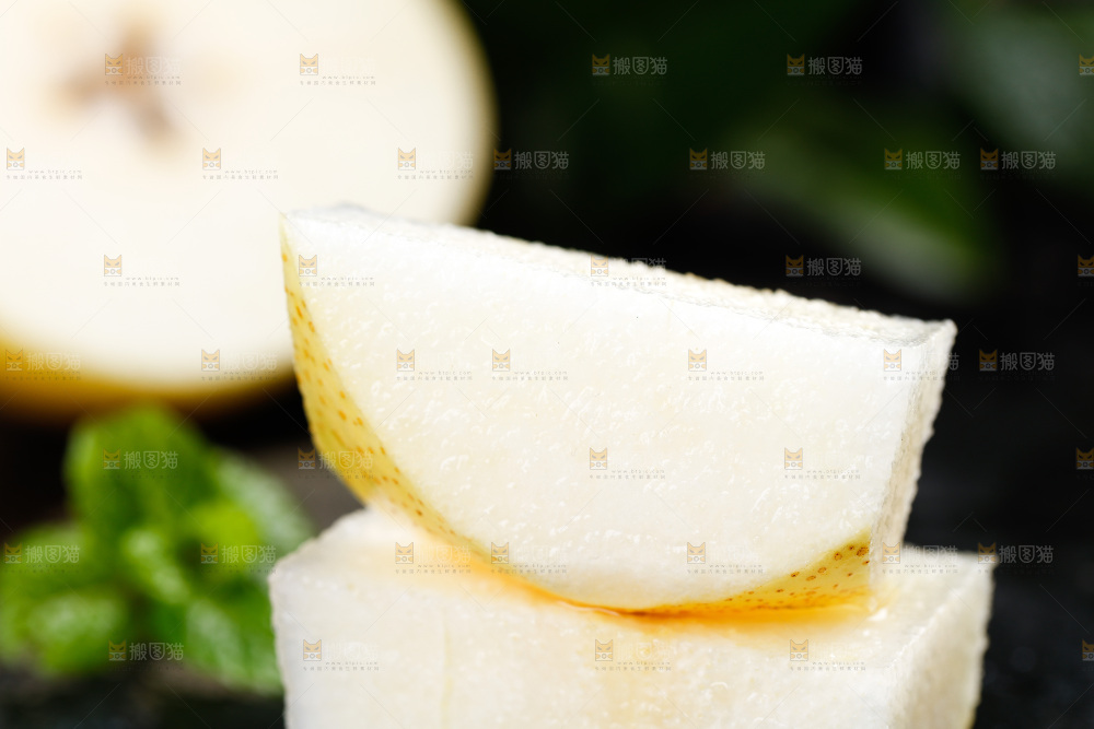 深底上放着梨黄花梨