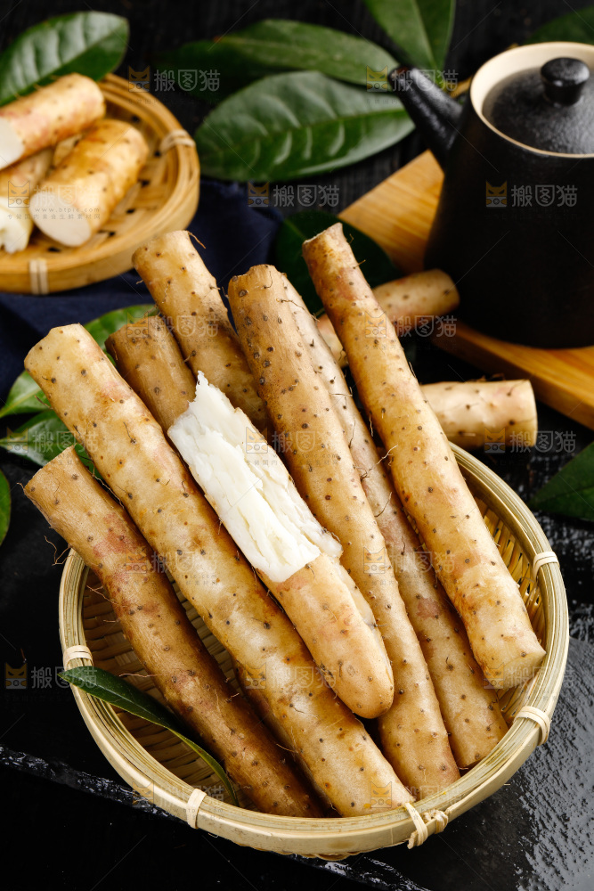 黑底上放着铁杆山药