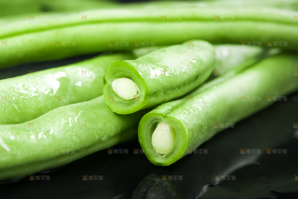 深底上切开的广西新鲜四季豆