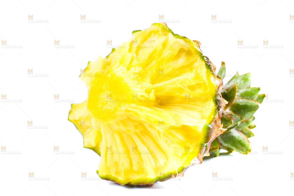 白底上的新鲜凤梨