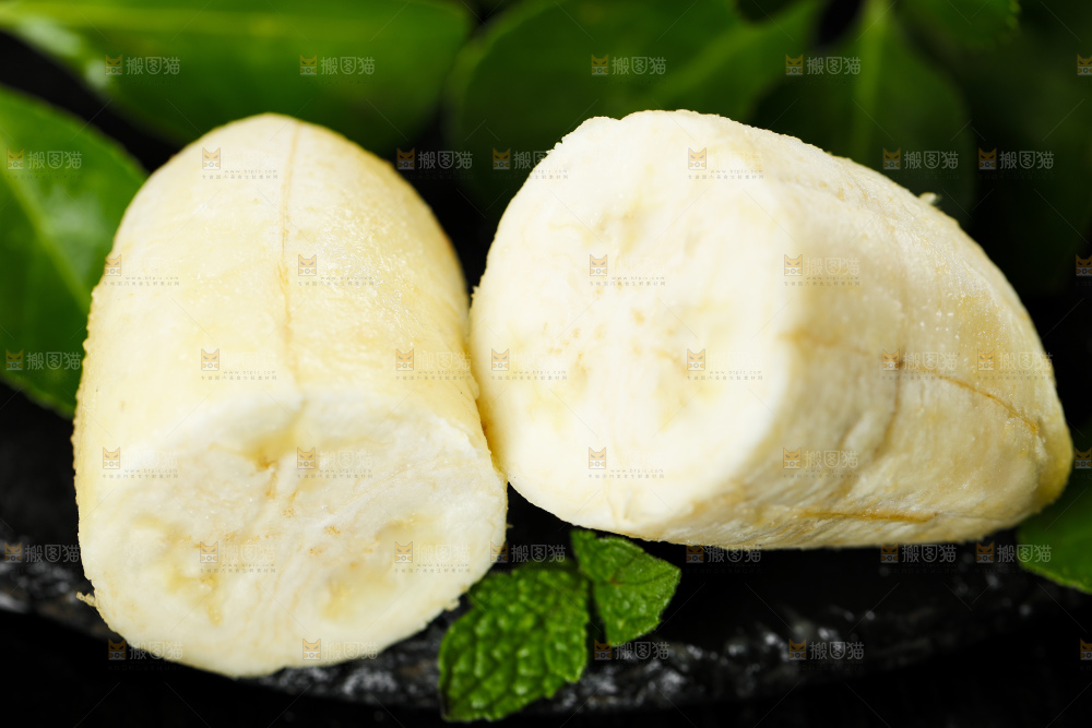 黑底上的广西苹果蕉果肉