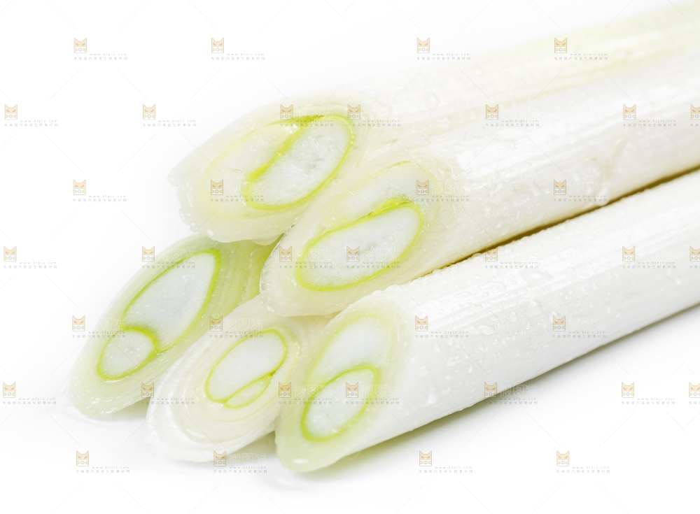 白底上放着大葱