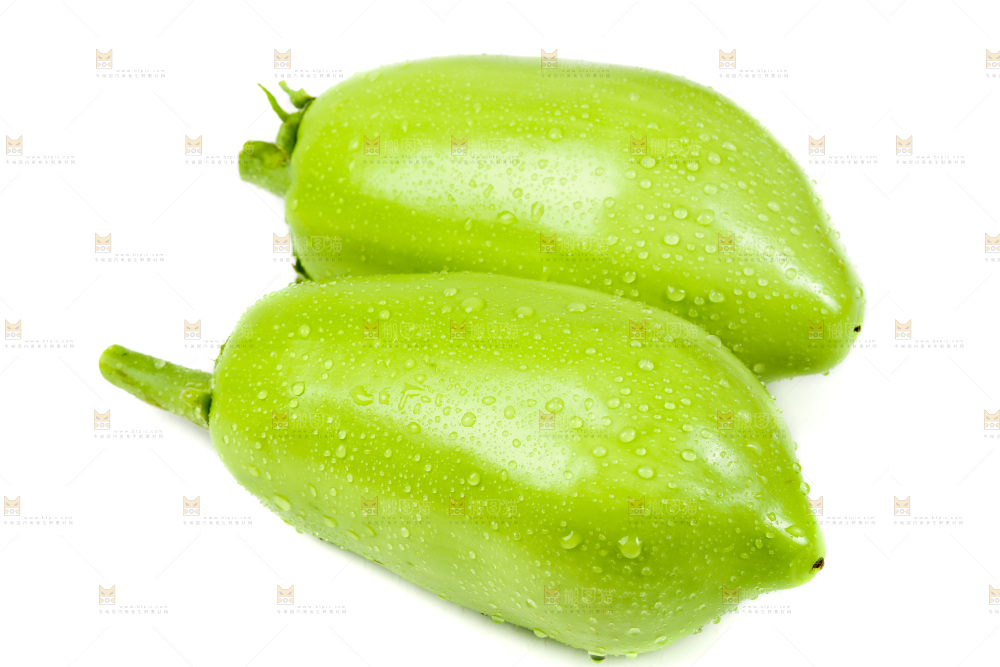 白底上放着青茄子