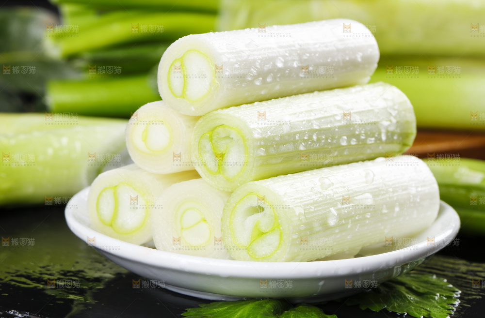 黑石板上的大葱
