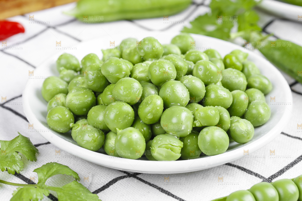 格子底上的青豌豆
