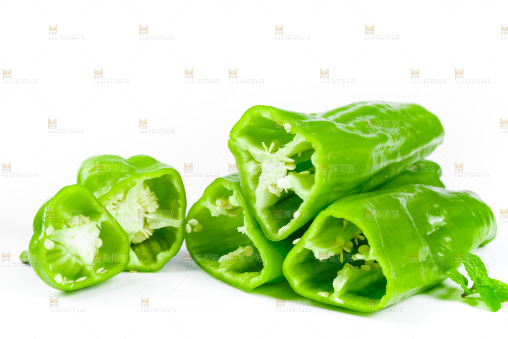 一堆新鲜的青辣椒