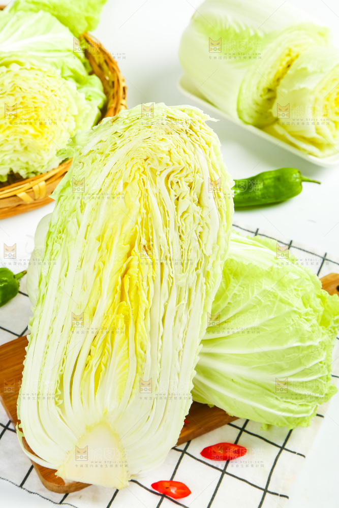 格子底上放着大白菜