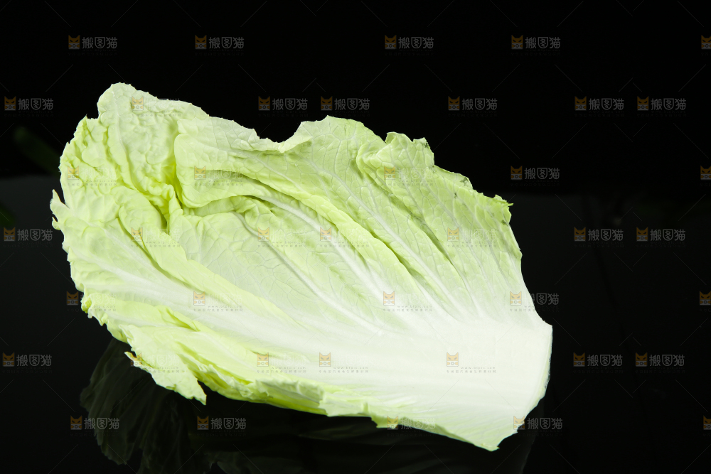 黑底上的黄心大白菜