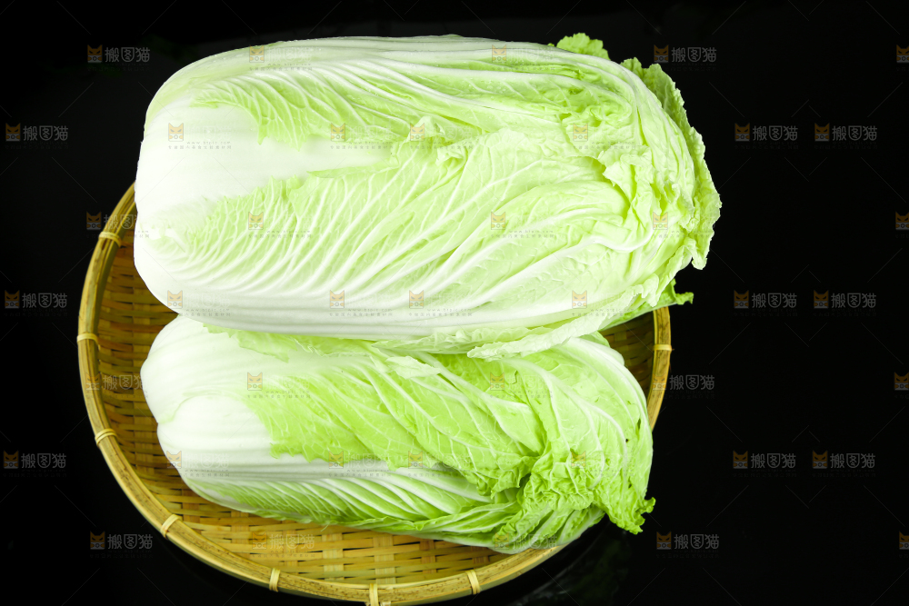 黑底上的黄心大白菜