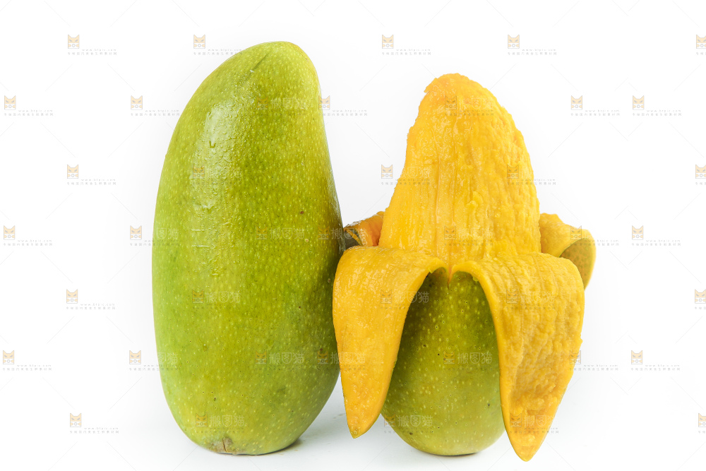 剥皮的越南大青芒放在白底上