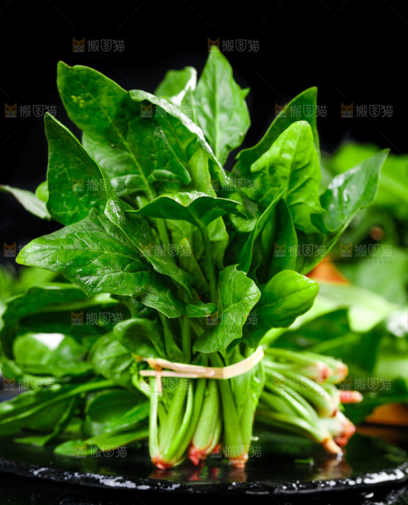 石板上的菠菜