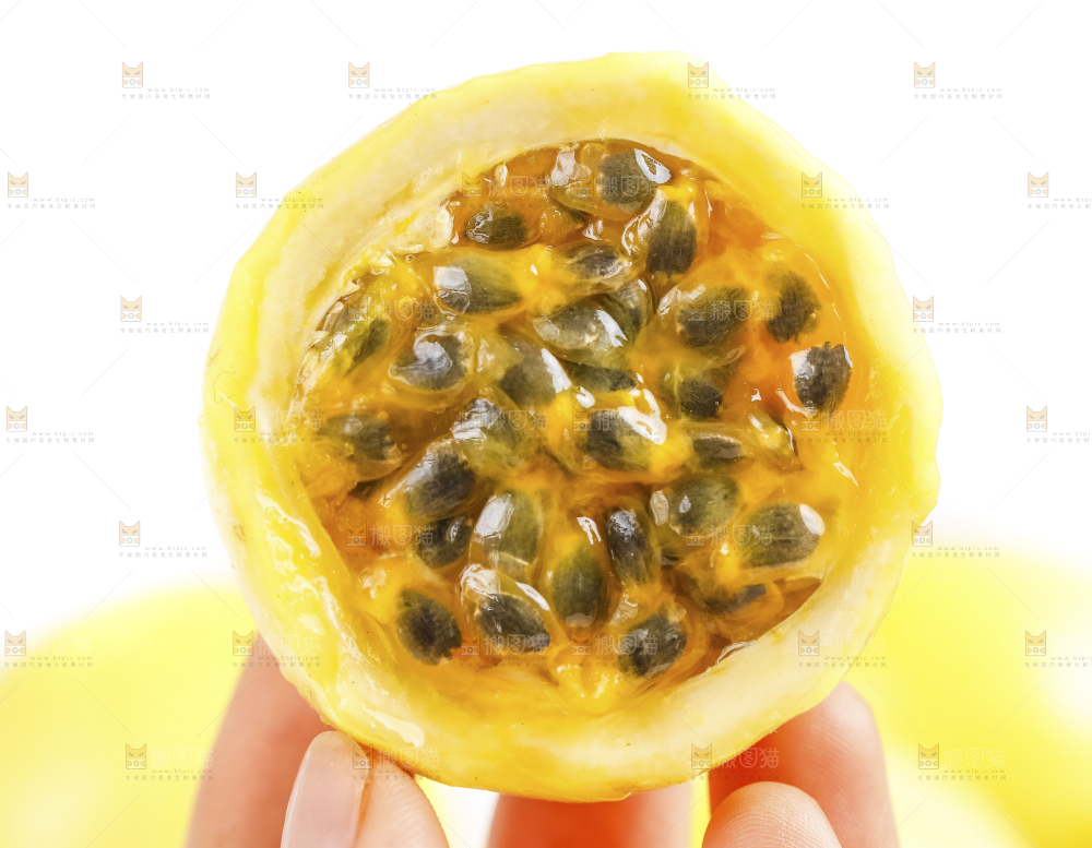 手里拿着黄金果