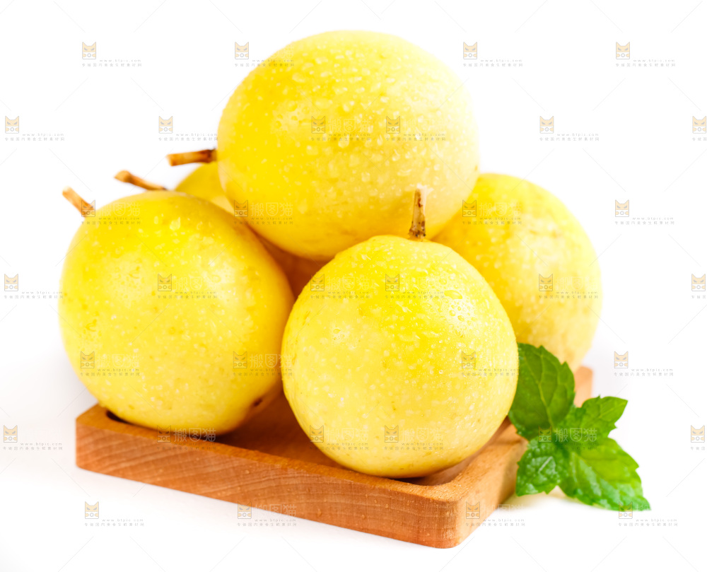 白底上摆放着海南黄金百香果