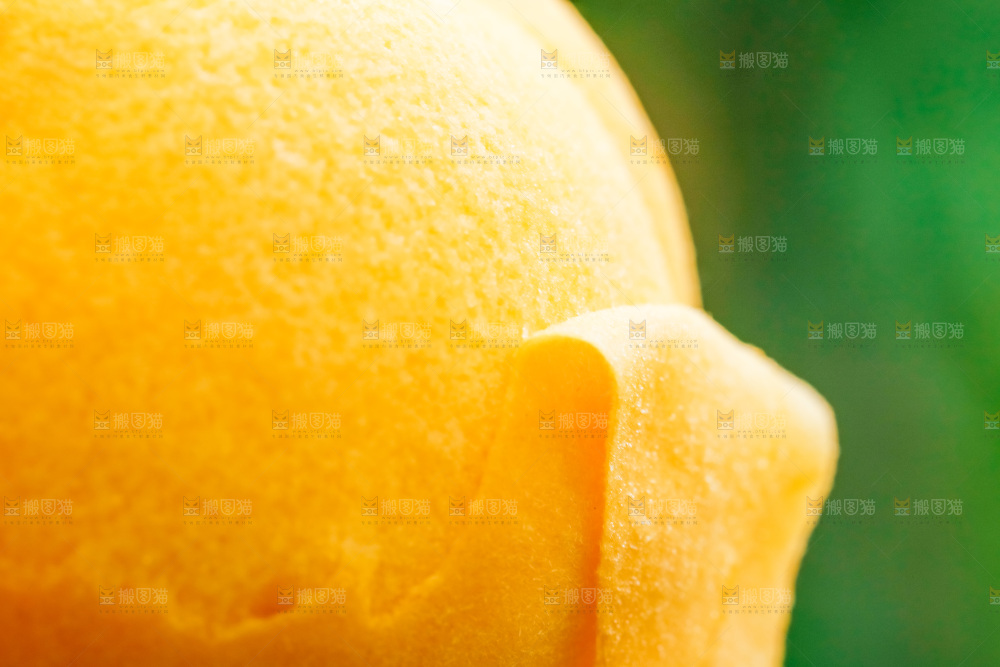 剥皮了的黄桃