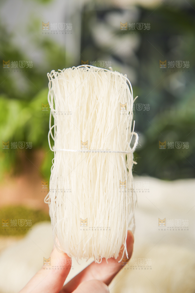 手里拿着江西粉丝