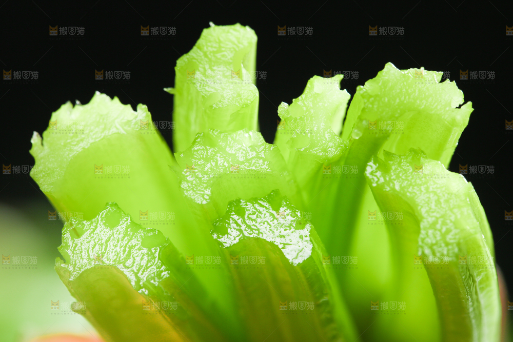 深底上的一把香芹