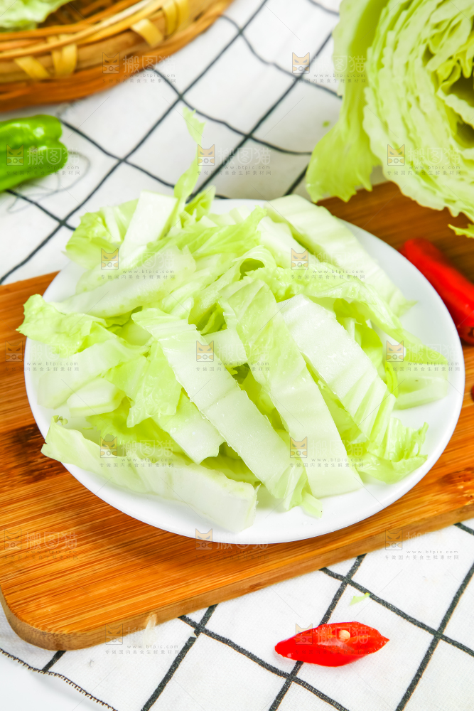 格子底上放着大白菜