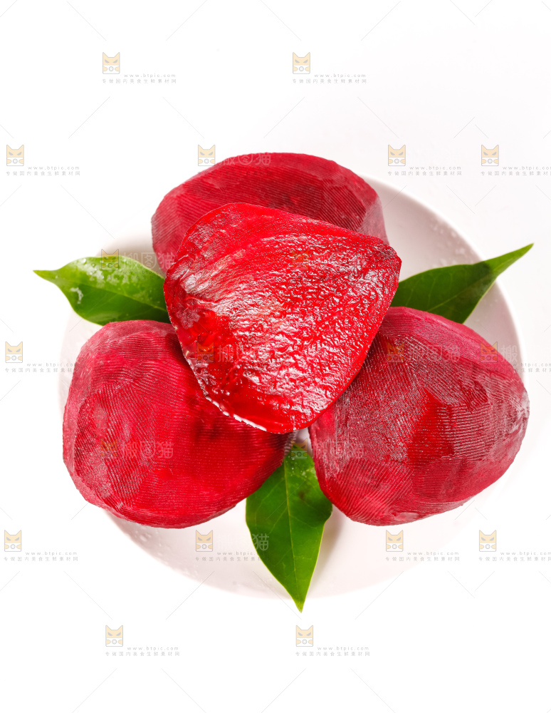 盘子里装着甜菜根