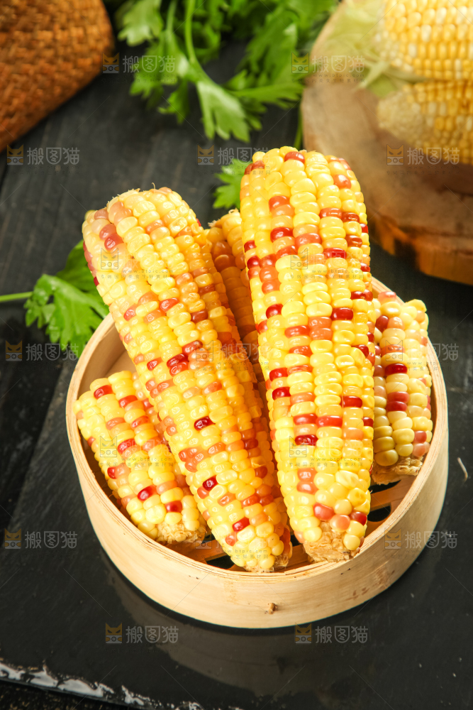 竹笼里装着糯玉米