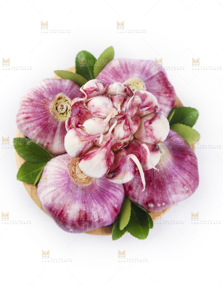 盘子里装着云南紫皮蒜