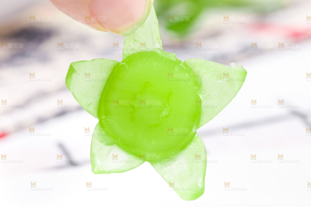 剥皮的无籽青提
