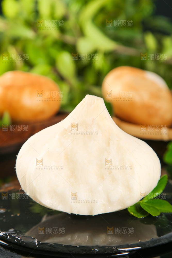 黑石板上的白凉薯