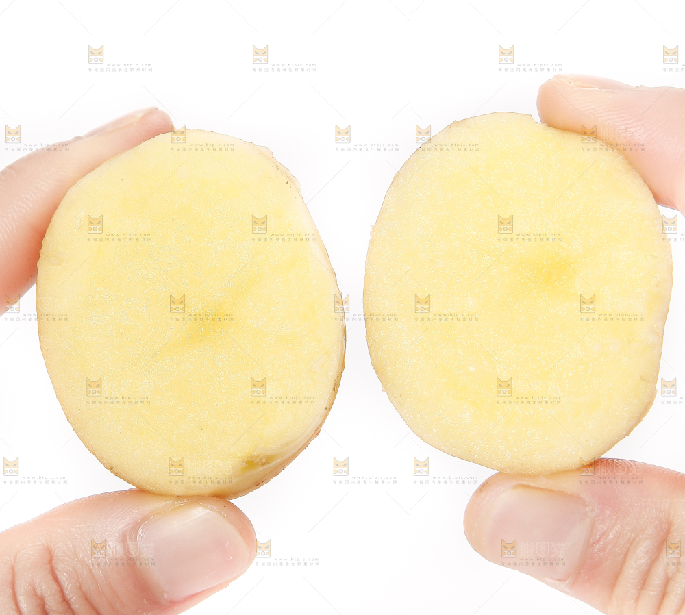 手里拿着土豆