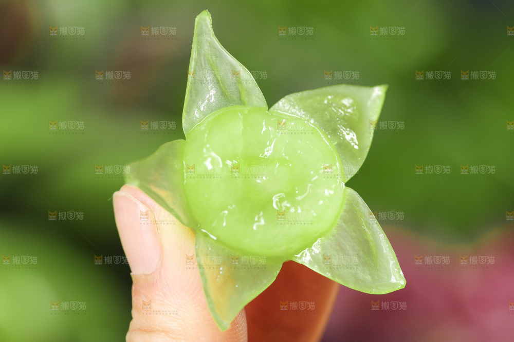 剥皮的无籽青提