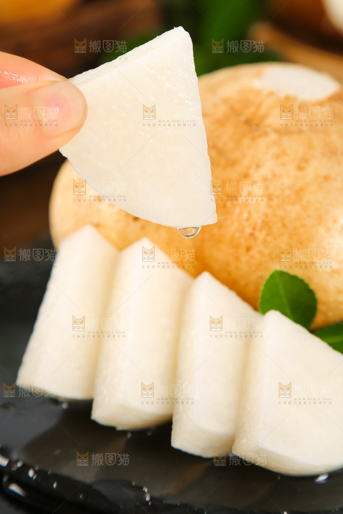 黑石板上的白凉薯